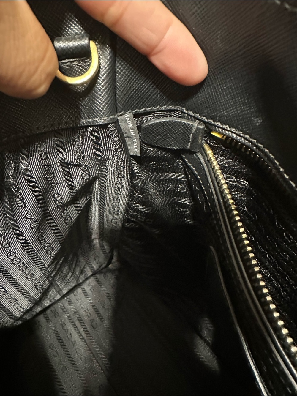 PRADA ❤️🌟BLACK SAFFIANO LUX LEATHER TOTE W/ WHITE SIDE PANELS ⭐️ - Picture 8 of 10